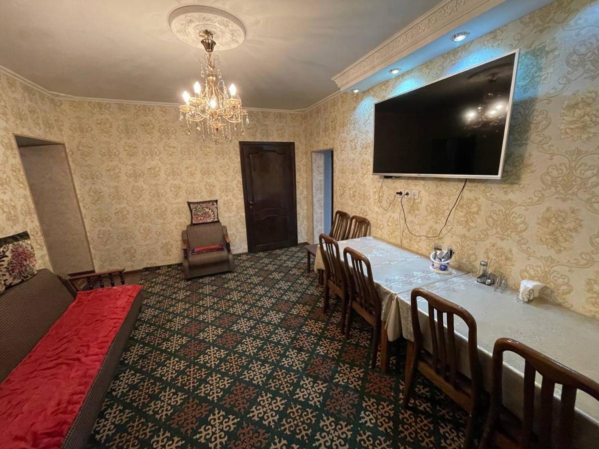 Guest House Eles Karakol Eksteriør bilde